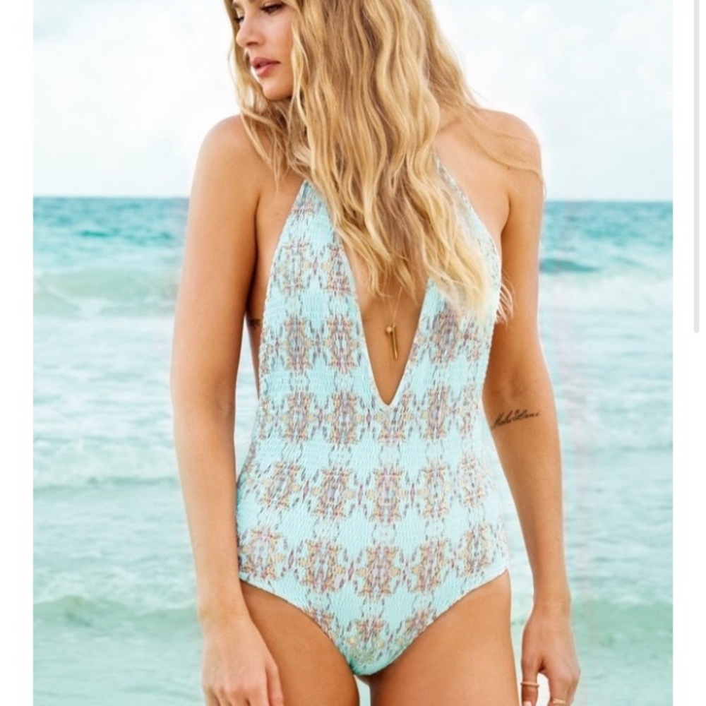 Tori praver one piece size medium